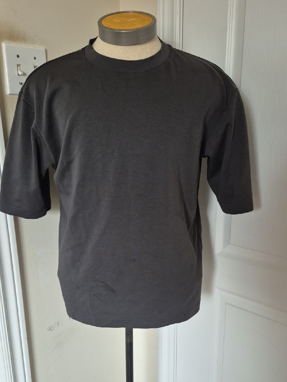 Uniqlo Men's Short Sleeve Crew Neck Tee - Charcoal Gray